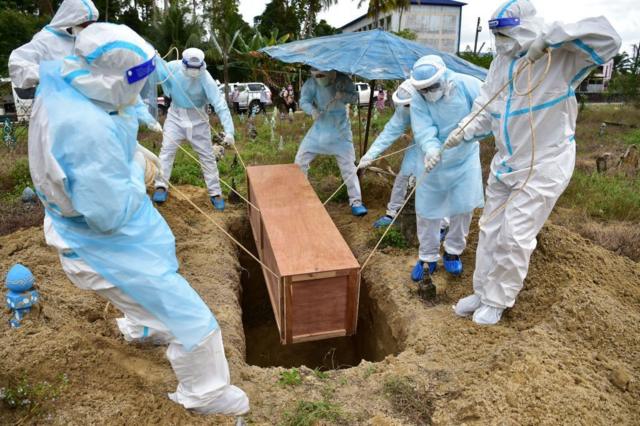 أودى كوفيد بحياة 7 ملايين شخص، وفقا لمنطمة الصحة العالمية