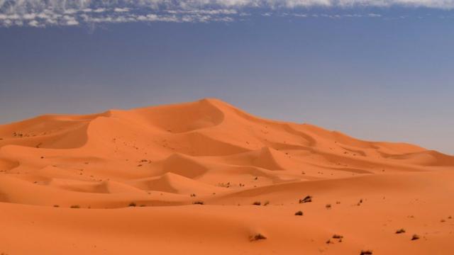 يبلغ ارتفاع كثبان للا العالية في المغرب 100 متر