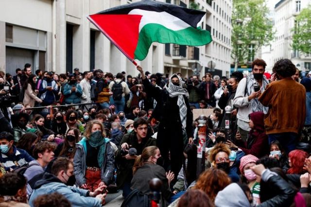 طلاب معتصمون في باريس مساندة للفلسطينيين