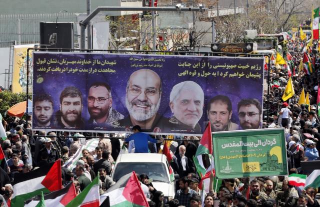 خلال تشييع القائد في فيلق القدس الإيراني محمد رضا زاهدي، الذي قتل في هجوم على السفارة الإيرانية في دمشق