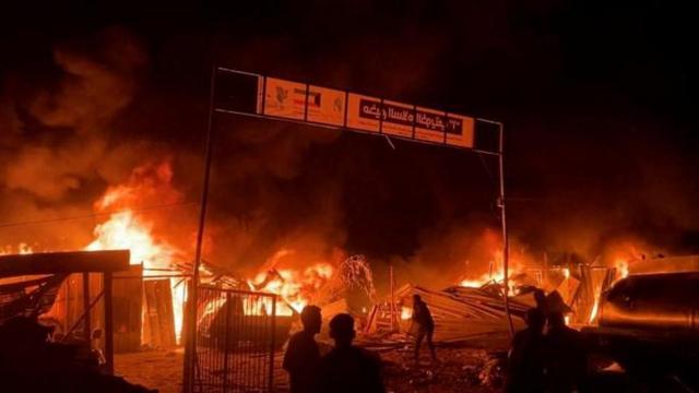 قصف خيام النازحين في رفح.