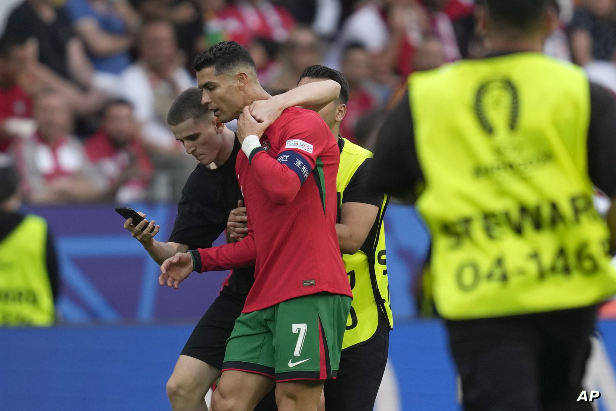 بعد-سيلفي-رونالدو.-“يويفا”-يتحرك-ومدرب-البرتغال-“خائف”