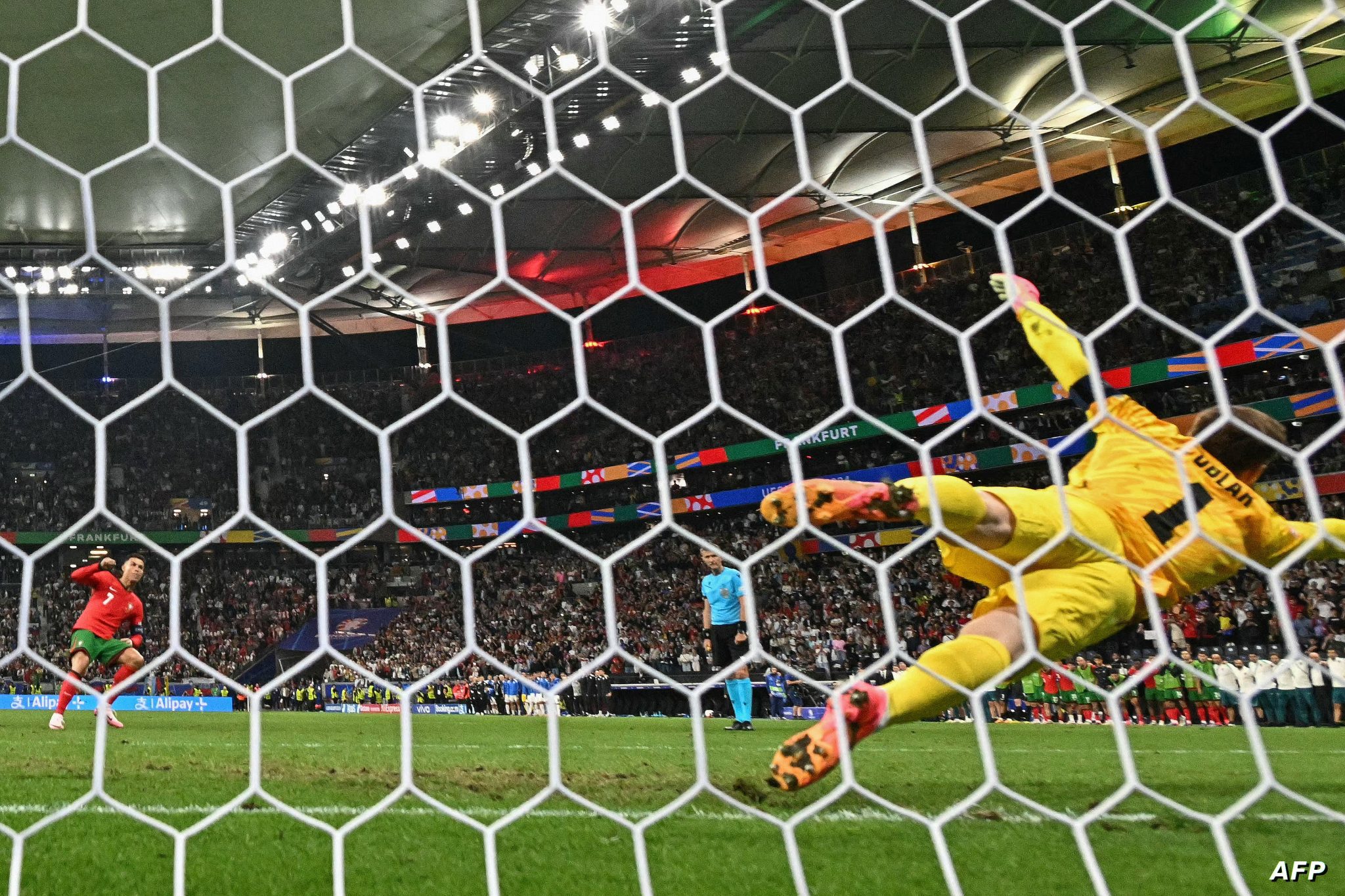 “يورو-2024”.-فرنسا-والبرتغال-يتأهلان-ويلتقيان-في-دور-الثمانية