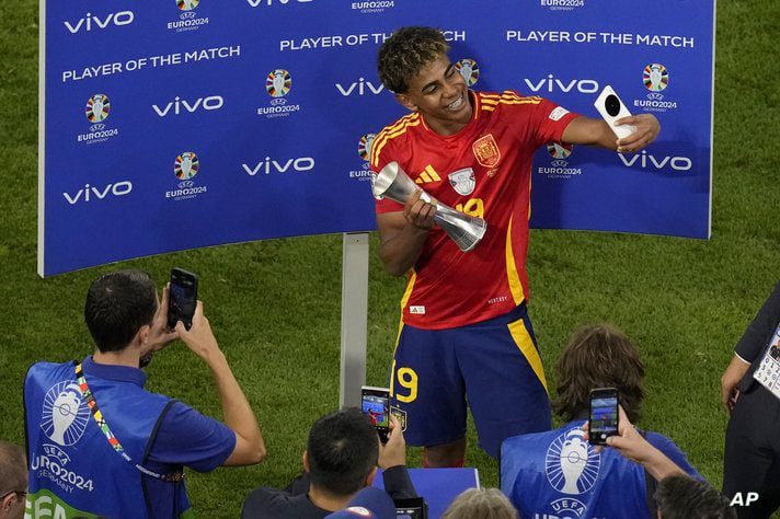جمال اختير أفضل لاعب في المباراة