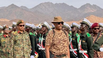 البرهان خلال تخريج عدد من ضباط الكلية الحربية في جبيت - (مجلس السيادة السوداني)