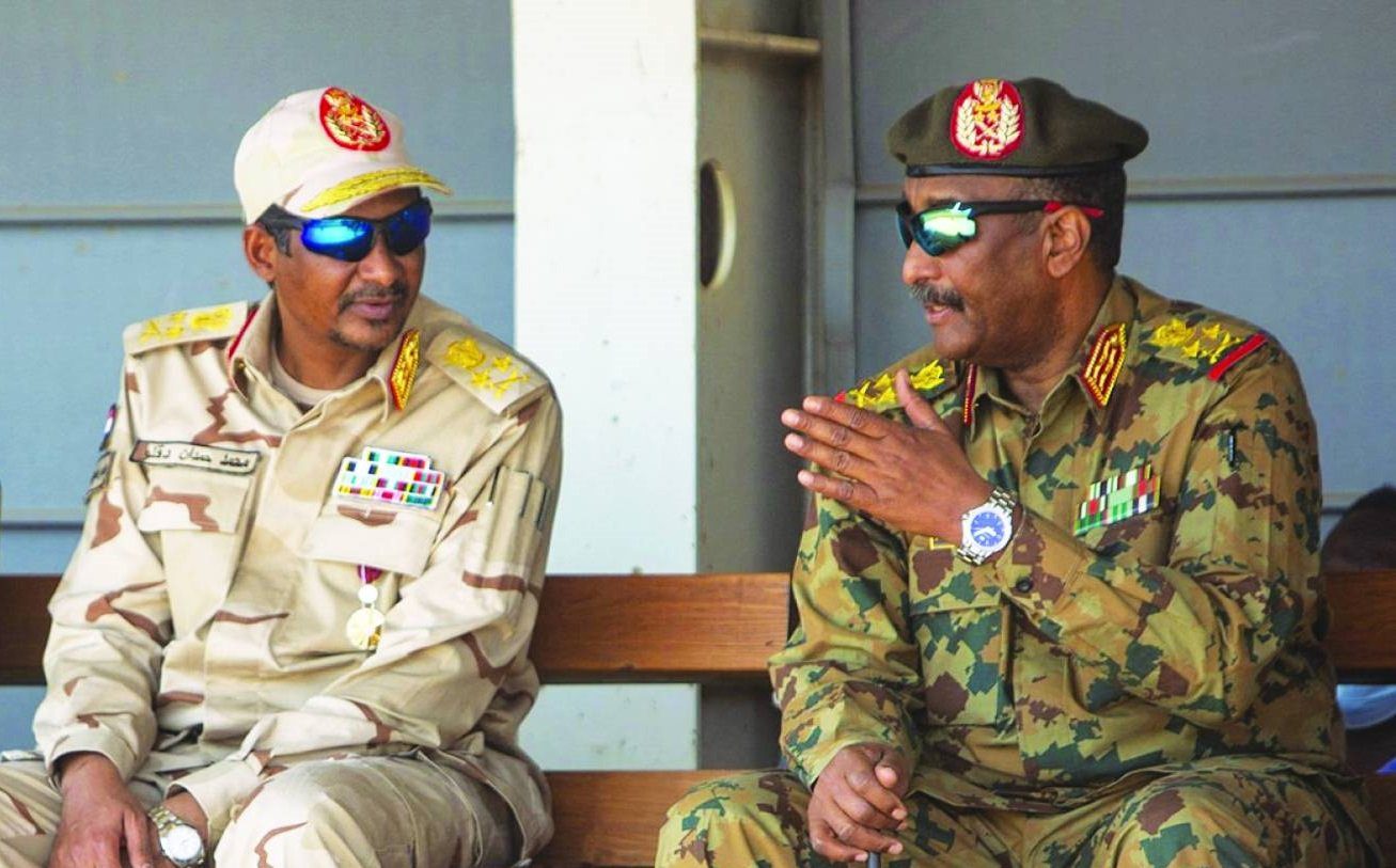 السودان.-كيف-يحصل-طرفا-النزاع-على-السلاح؟