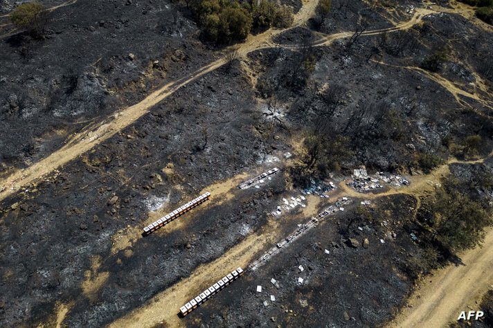 تظهر هذه الصورة الجوية خلايا نحل محترقة بعد حريق غابات في قرية سنجقلي بمقاطعة إزمير غربي تركيا في 18 أغسطس 2024. 