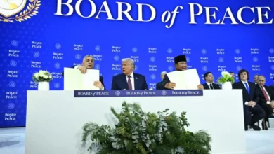ترامب خلال توقيع ميثاق "مجلس السلام" في منتدى دافوس (أ ف ب).